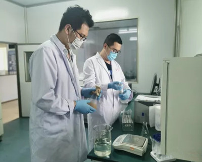 市場監管事務服務中心嚴格把控水產品質量安全，強化檢驗檢測服務